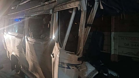 Karnataka Accident: भाविकांवर काळाची झडप, खासगी बस-ट्रकची धडक; अपघातात १३ जण ठार