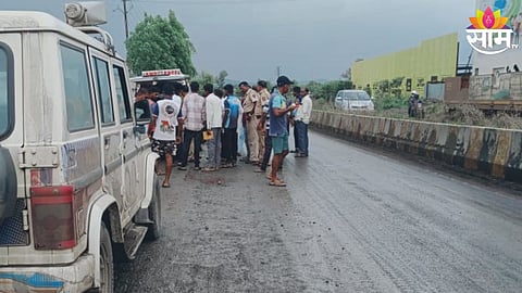 heavy vehicle dash students at chilhar boisar road one died 2 injured