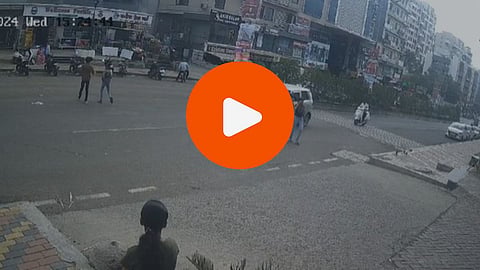 Pimpri Chinchwad Accident: पिंपरी-चिंचवडमध्ये भरधाव कारची महिलेला धडक; अपघाताचा थरकाप उडवणारा CCTV व्हायरल