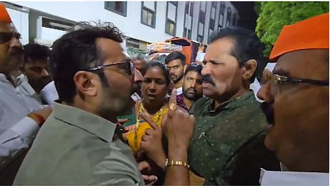 Amol kolhe vs Thackeray Group: अमोल कोल्हेंच्या सत्कार सोहळ्यात गोंधळ; ठाकरे गटाच्या कार्यकर्त्यांचा राडा