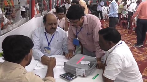Hingoli News: मोठी बातमी! हिंगोलीमध्ये मतमोजणी केंद्रावर EVM मशीनमध्ये बिघाड