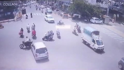 Kolhapur News: कोल्हापूरात अपघाताचा थरार, कारच्या धडकेत दोघांचा जागीच मृत्यू तर ६ गंभीर जखमी; अपघात CCTV मध्ये कैद