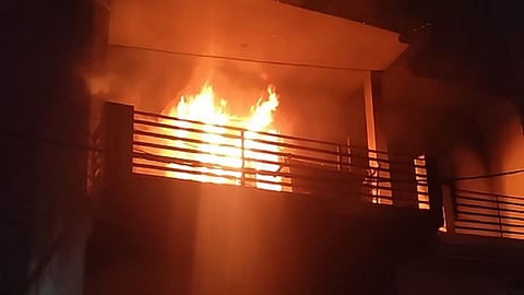 Ghaziabad Fire: उत्तर प्रदेशमध्ये तीन मजली इमारतीला भीषण आग, २ चिमुकल्यांसह ५ जणांचा मृत्यू