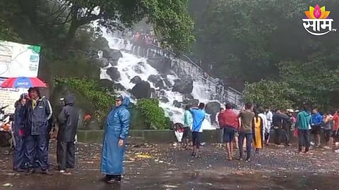 forest department fines 13 tourists collects 11 thousand rupees at amboli ghat waterfall