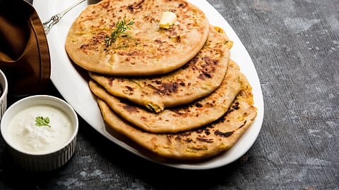 Poha Paratha: नाश्त्याला पोहे खाऊन कंटाळा आलाय? मग ट्राय करा पोहे पराठा