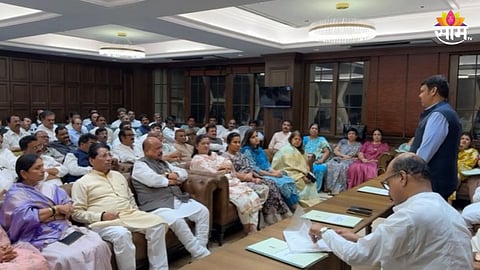 BJP MLA Meeting: मतांची फुटाफूट टाळण्यासाठी भाजप 'दक्ष', आमदारांची घेतली शाळा; कोऱ्या कागदावर मतदान करत रंगीत तालीम