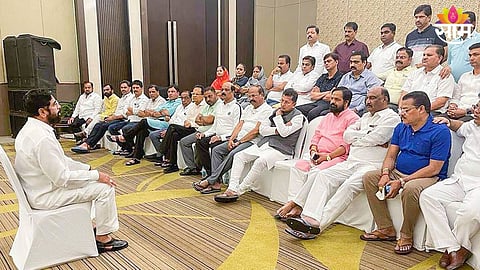 विधानसभेसाठी शिंदे यांचा शरद पवार फॉर्म्युला? वर्षा बंगल्यावरील बैठकीत काय ठरलं? वाचा...