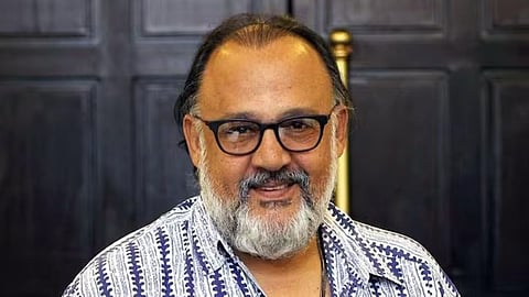 Alok Nath Birthday : ६० रुपयांत करिअरची सुरूवात, आज आहेत कोट्यवधीचे मालक; अलोकनाथ यांना 'बाबूजी' का म्हटलं जातं?
