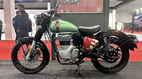 Royal Enfield : रुबाब वाढणार! Royal Enfield देणार 32 kmpl चं मायलेज, गजब मायलेजसह असेल शानदार स्पीड; जाणून कधी येणार बाईक