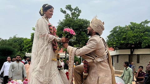 श्रीलंका दौऱ्यावर जाण्यापूर्वी स्टार खेळाडू अडकला विवाहबंधनात; लग्नाचे PHOTO व्हायरल