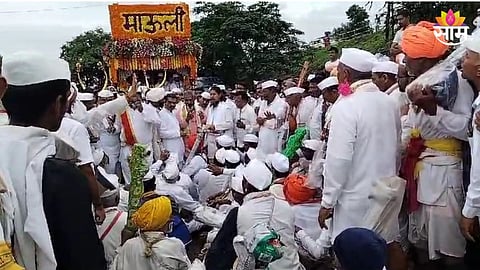 Dnyaneshwar Mauli Palkhi: वर्षानुवर्षांची परंपरा खंडीत, ज्ञानेश्वर माऊलींच्या पालखीत वारकरी आक्रमक! रथासमोर मांडला ठिय्या; नेमकं काय घडलं?