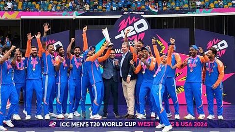 T20 World Cup: 'विश्वविजेती' टीम इंडिया बार्बाडोसमध्ये अडकली! खेळाडू हॉटेलमध्ये बंद, मायदेशी परतण्याचे मार्गही ठप्प; नेमकं काय घडलं?