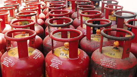 LPG Cylinder: कोट्यवधी LPG ग्राहकांसाठी महत्त्वाची बातमी;eKYC संदर्भात केंद्राने घेतला मोठा निर्णय