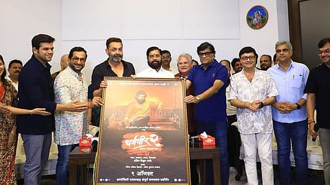 PHOTOS- मुख्यमंत्री एकनाथ शिंदेंच्या हस्ते 'धर्मवीर २'चं पोस्टर लॉन्च, रिलीज डेटही केली जाहीर