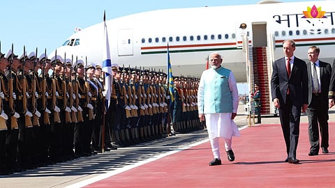 पंतप्रधान नरेंद्र मोदी यांचे रशियात भव्य स्वागत, विमानतळावर गार्ड ऑफ ऑनरने सन्मान
