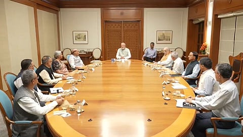 PM Modi Meeting On Bangladesh: बांगलादेशमध्ये अस्थिर परिस्थिती; पंतप्रधान मोदींच्या निवासस्थानी महत्वाची बैठक सुरू