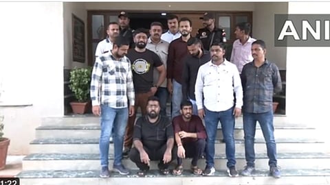 Gujarat ATS Seized Drugs: भिवंडीत ८०० कोटींचं ड्रग्ज जप्त; गुजरात ATSची धडक कारवाई, ३ भावांनी फ्लॅटमध्ये टाकली होती Drugsची फॅक्टरी