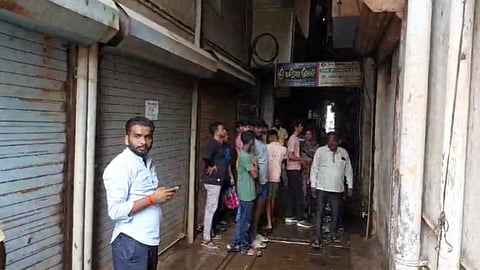 Mahad Shocking News : दहावीच्या विद्यार्थ्यानं आयुष्य संपवलं, कारण अस्पष्टच; महाडमध्ये खळबळ