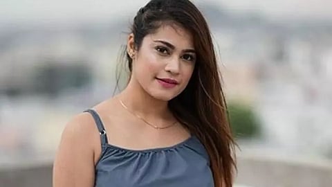 Kritika Malik: कृतिका मलिकच्या कपड्यांमुळे बिग बॉसच्या घरात वाढलं टेन्शन,पाहा कृतिकाचे Photos