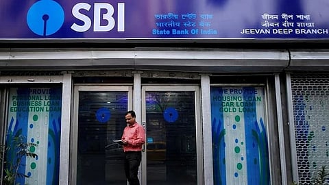 SBI चं कर्ज महागलं; बँकेच्या नव्या व्याजदरामुळे ग्राहकांच्या खिश्यावर पडणार ताण, जाणून घ्या नवे Interest Rate
