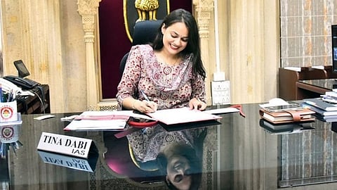 Tina Dabi: गावच्या महिला सरपंचानं केलं भर कार्यक्रमात फाडफाड इंग्लिशमध्ये भाषण, IAS अधिकारी झाल्या आश्चर्यचकित, Viral Video