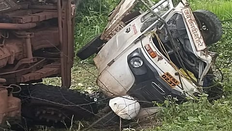 भीषण! भरधाव ट्रक रिक्षावर उलटला, ३ महिलांसहित ७ जणांचा जागीच मृत्यू