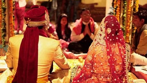 Jharkhand News: थंडीमुळं लग्न मोडलं; लग्नाच्या हॉलमध्ये नवरदेवासोबत घडलं भयंकर...