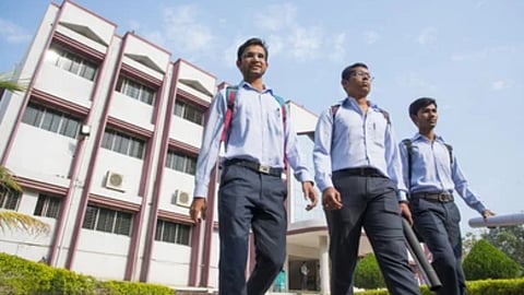 लाडक्या बहिणीनंतर लाडक्या भावांना मिळणार पहिला हप्ता, १० हजार खात्यात होणार जमा
