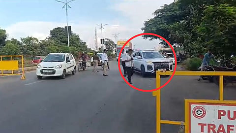 Maharashtra Election: पुण्यात आधी खोके सापडले, आता पेट्या; नाकाबंदीवेळी कारमधून लाखोंची कॅश जप्त, पोलिसांची धडक कारवाई