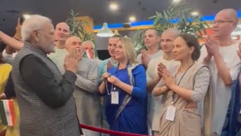 Brics Summit: हरे कृष्णा, हरे रामा! कोर्स्टन हॉटेलमध्ये गुंजला टाळचा आवाज; भजनाने पीएम मोदींचं स्वागत|Video Viral