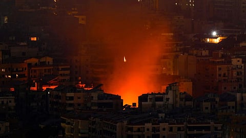 Israel Attack On Iran: २००० किमीचा प्रवास करत इस्रायलच्या १०० फायटर जेटचा इराणमध्ये धमाका, लष्करी तळं उद्धवस्त