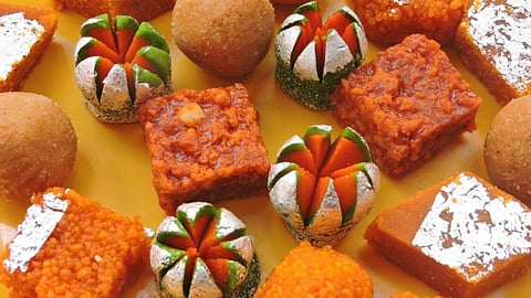 Adulterated Sweets: ऐन सणासुदीत भेसळीचा काळाबाजार; बाजारात विकला जातोय नकली खवा?