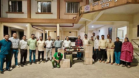 liquar and gutkha seized