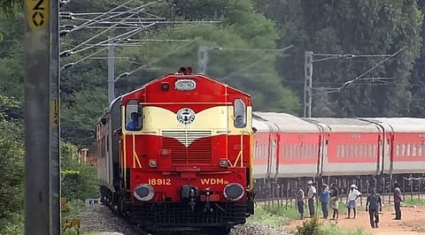 Train Accident: भीषण रेल्वे अपघात, ट्रेनच्या धडकेत ५ जणांचा मृत्यू
