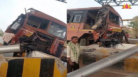 Wardha ST bus accident near Drugwada toll Naka