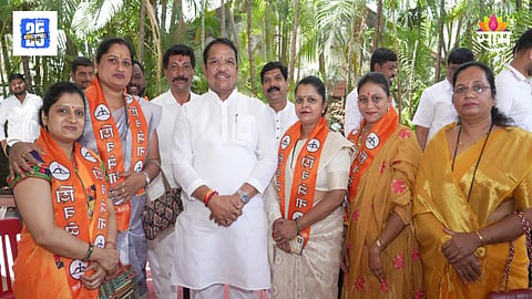 Uddhav Thackeray group office bearers join Eknath Shinde group