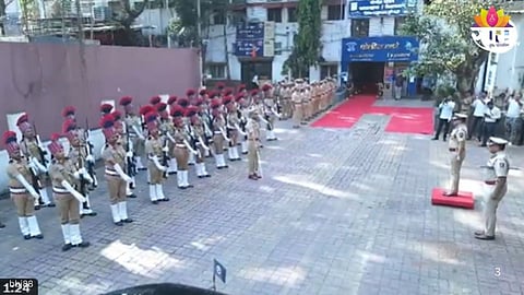 वार्षिक गुन्ह्याच्या तपासणीला सेलिब्रिटी सारखा तामझाम, पुणे पोलिस आयुक्तांच्या स्वागताला "रेड कार्पेट"
