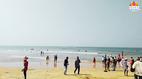 TRAGEDY AT GANPATIPULE: FIVE TOURISTS DROWN AFTER VISITING THE TEMPLE AND ENTERING THE SEA