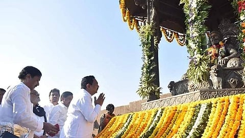 Jayant Patil Paying Respect to Chatrapati Shivaji Maharaj