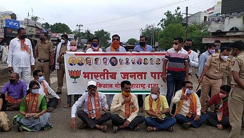 Rastaroko agitation by BJP at Pusad for crop insurance compensation