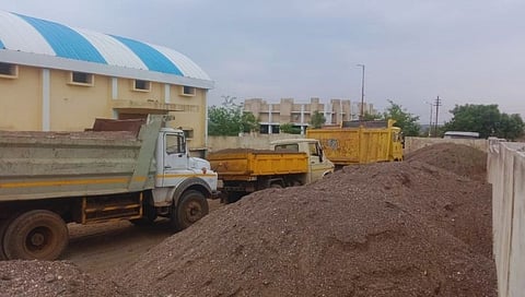 Strict action of Dhananjay Gogte on tipper transporting illegal sand