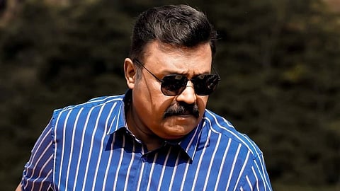 'താമര തരംഗം' ഉറപ്പ്; തൃശൂരില് ചുവരെഴുതി സുരേഷ് ഗോപി