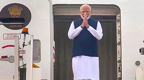 മോദി യാത്ര പുറപ്പെടുന്നു