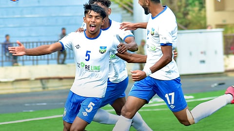 സന്തോഷ് ട്രോഫിയില് അസമിനെതിരെ വിജയം നേടിയ കേരളടീമീന്റെ ആഹ്ലാദം