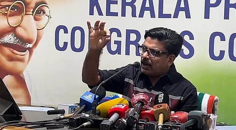 തിരുവനന്തപുരത്ത് മാത്യു കുഴല്നാടന് മാധ്യമങ്ങളെ കാണുന്നു