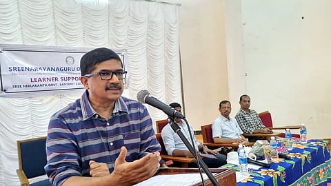 ശ്രീനാരായണഗുരു ഓപ്പണ് സര്വകലാശാല വിസി മുബാറക് പാഷയുടെ രാജി ഗവര്ണര് സ്വീകരിച്ചു