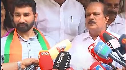 അനില് ആന്റണിക്കൊപ്പം പിസി ജോര്ജ് മാധ്യമങ്ങളെ കാണുന്നു