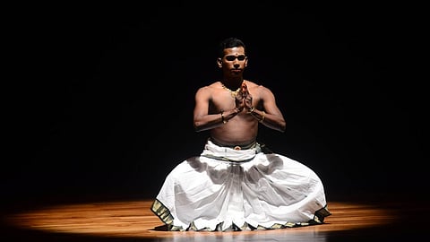കേരള കലാമണ്ഡലത്തില് മോഹിനിയാട്ടം ആണ്കുട്ടികള്ക്ക് പഠിക്കാന് അനുമതി.