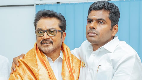 ലോക്സഭാ തെരഞ്ഞെടുപ്പിന് മുന്നോടിയായി തമിഴ്നടന് ശരത് കുമാറിന്റെ സമത്വ മക്കള് പാര്ട്ടി ബിജെപിയില് ലയിച്ചു.
