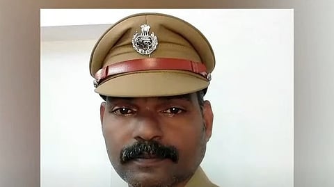 ആലുവ സ്റ്റേഷനിലെ പൊലീസ് ഉദ്യോഗസ്ഥന് തൂങ്ങിമരിച്ച നിലയില്